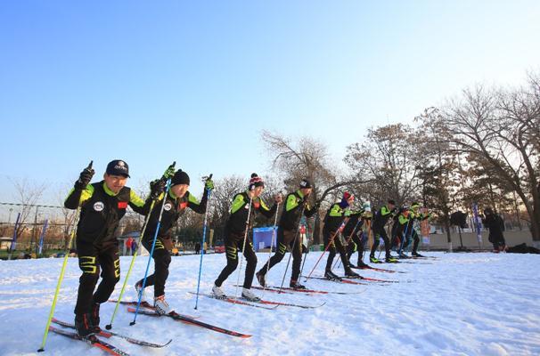 (冰雪小战狼训练营教练运动秀)